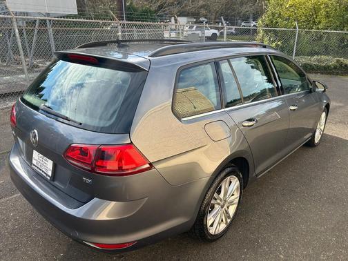 2015 Volkswagen Golf SportWagen TDI SE 4-Door