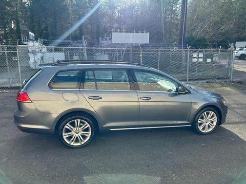 2015 Volkswagen Golf SportWagen TDI SE 4-Door