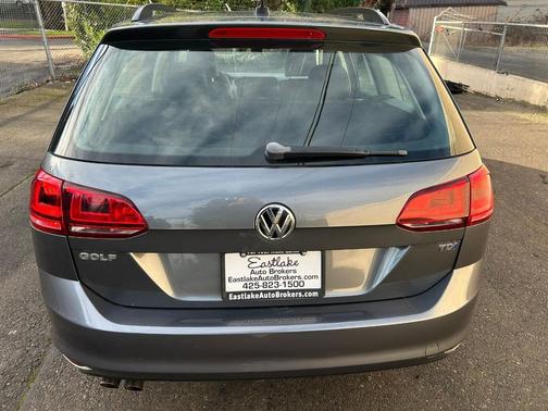 2015 Volkswagen Golf SportWagen TDI SE 4-Door