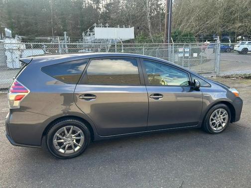 2016 Toyota Prius v Four