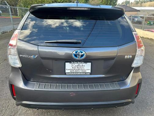 2016 Toyota Prius v Four