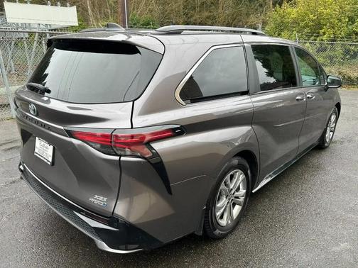 2022 Toyota Sienna XSE 7 Passenger