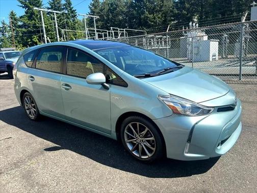 2015 Toyota Prius v Five