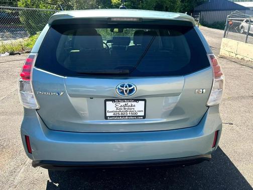2015 Toyota Prius v Five