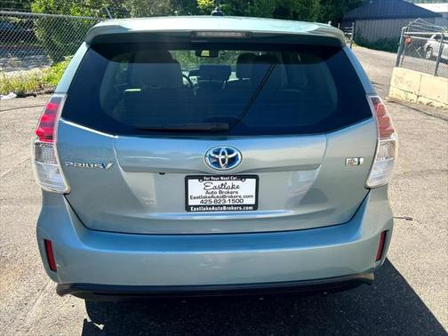 2015 Toyota Prius v Five