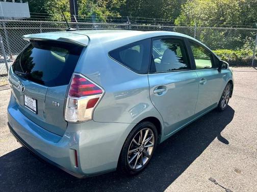 2015 Toyota Prius v Five