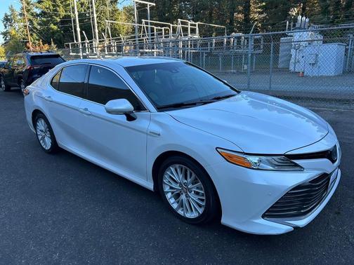 2018 Toyota Camry Hybrid XLE