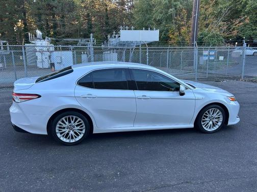 2018 Toyota Camry Hybrid XLE