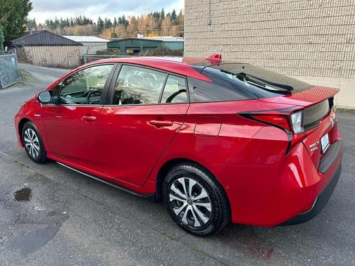 2021 Toyota Prius LE