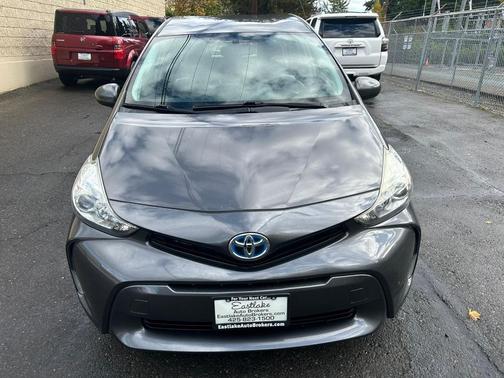 2016 Toyota Prius v Four