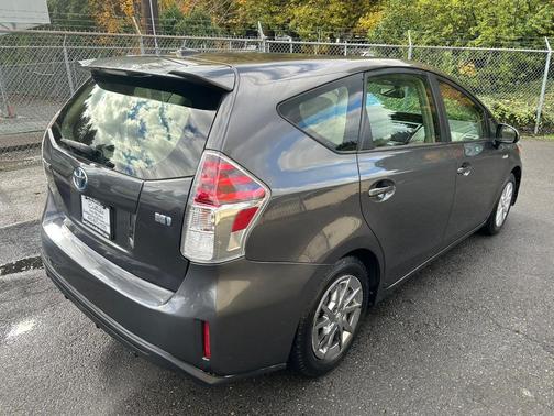 2016 Toyota Prius v Four