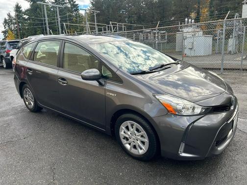2016 Toyota Prius v Four
