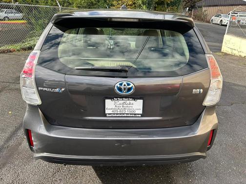 2016 Toyota Prius v Four