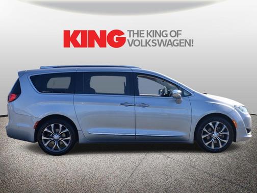 Billet Silver Metallic Clearcoat 2018 Chrysler Pacifica Limited