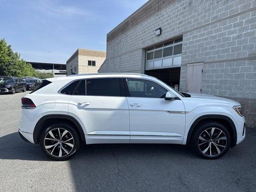 2025 Volkswagen Atlas Cross Sport 2.0T SEL Premium