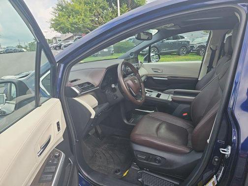 2022 Toyota Sienna Platinum 7 Passenger