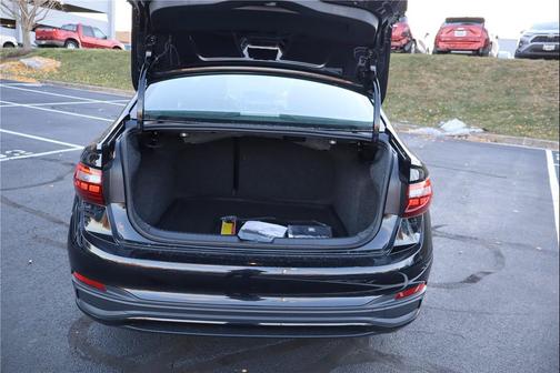 Deep Black Pearl 2026 Volkswagen Jetta 1.4T S