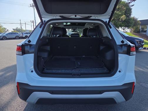 Pure White 2025 Volkswagen Tiguan 2.0T SE 4MOTION