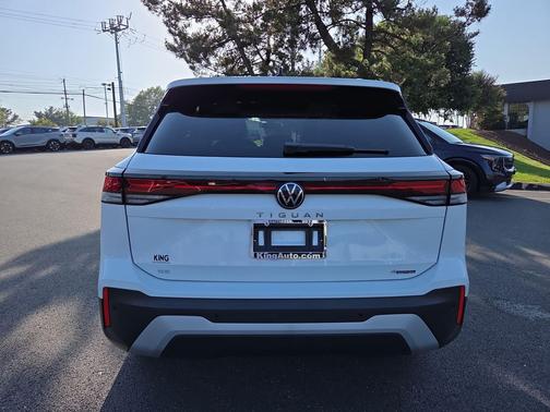 Pure White 2025 Volkswagen Tiguan 2.0T SE 4MOTION