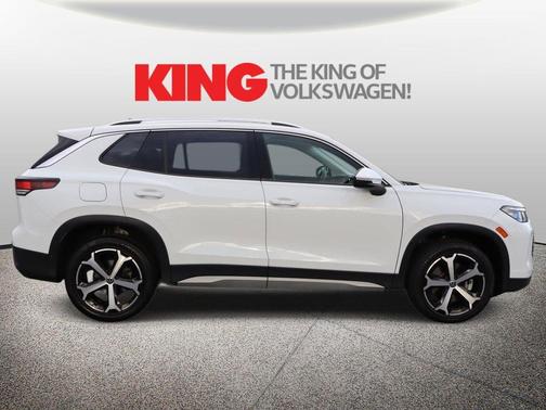 Pure White 2025 Volkswagen Tiguan 2.0T SE 4MOTION