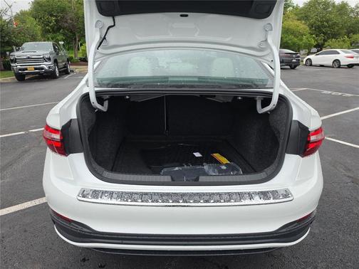 Opal White Pearl 2026 Volkswagen Jetta 1.4T SE
