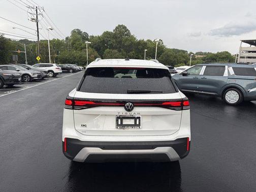2025 Volkswagen Tiguan 2.0T SE