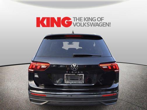 Deep Black Pearl 2023 Volkswagen Tiguan 2.0T SE