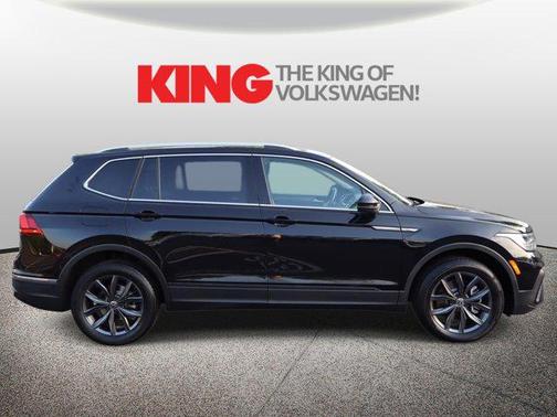 Deep Black Pearl 2023 Volkswagen Tiguan 2.0T SE