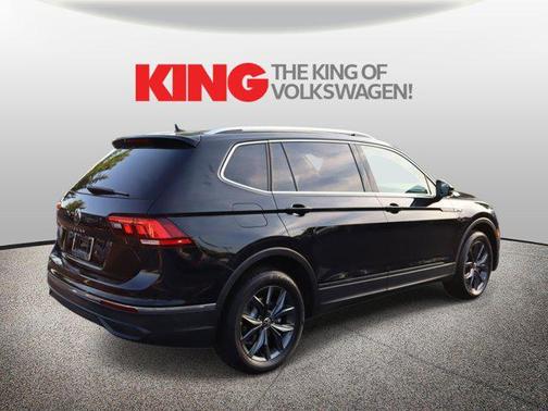 Deep Black Pearl 2023 Volkswagen Tiguan 2.0T SE