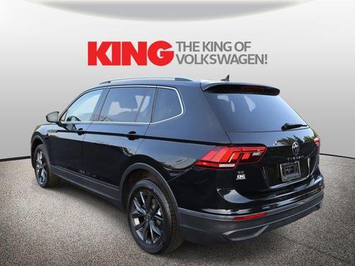 Deep Black Pearl 2023 Volkswagen Tiguan 2.0T SE