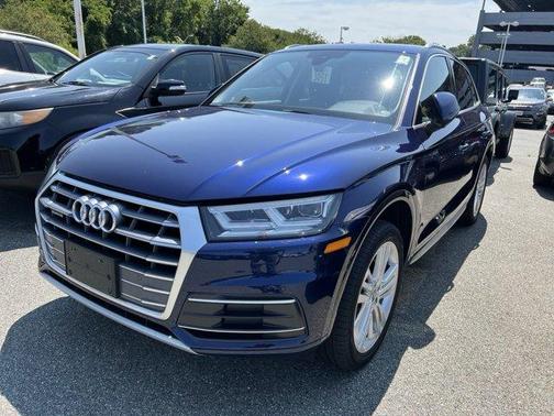 Photo 1 of 5 of 2018 Audi Q5 2.0T Tech Premium