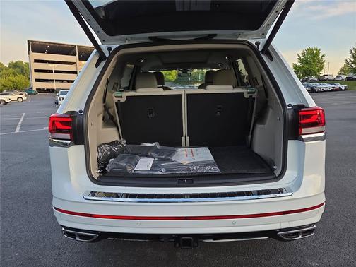 White 2026 Volkswagen Atlas 2.0T SEL Premium R-Line 4MOTION
