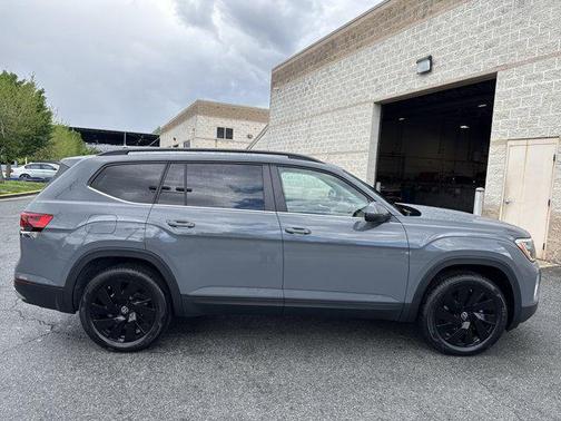 2025 Volkswagen Atlas 2.0T SE w/Technology 4MOTION