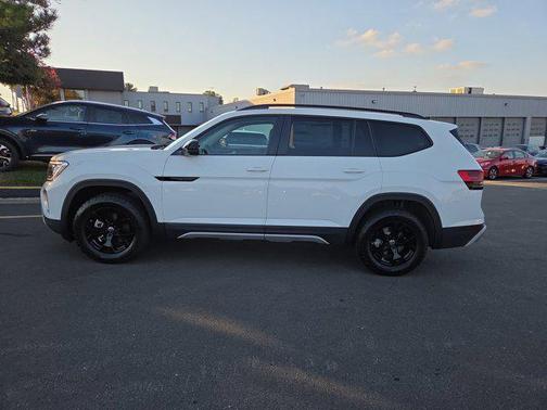 2025 Volkswagen Atlas 2.0T Peak Edition