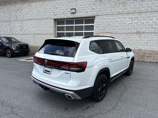 2025 Volkswagen Atlas 2.0T Peak Edition