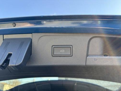 2025 Volkswagen Atlas 2.0T SE w/Technology 4MOTION