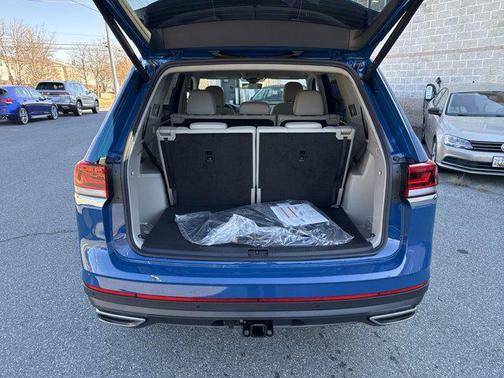 2025 Volkswagen Atlas 2.0T SE w/Technology 4MOTION