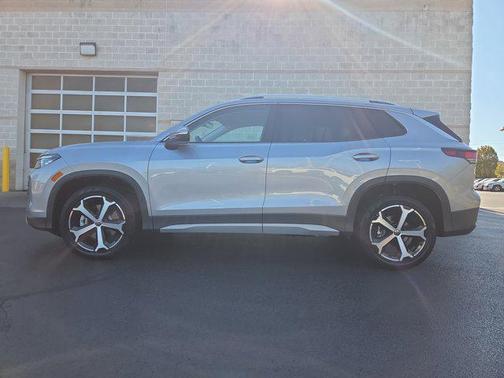 2025 Volkswagen Tiguan 2.0T SE 4MOTION