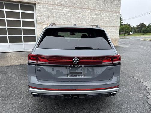 2025 Volkswagen Atlas 2.0T Peak Edition