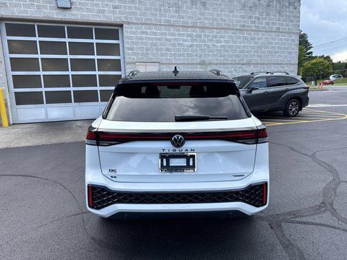 2025 Volkswagen Tiguan 2.0T SE R-Line Black 4MOTION