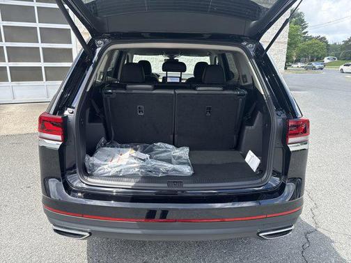 2025 Volkswagen Atlas 2.0T SE