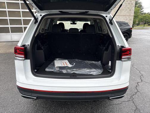 2025 Volkswagen Atlas 2.0T SE