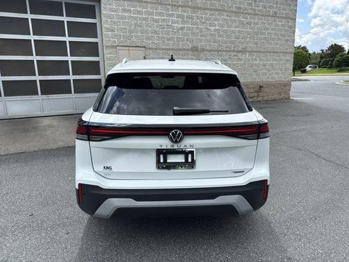 2025 Volkswagen Tiguan 2.0T SE 4MOTION