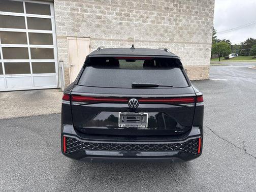 2025 Volkswagen Tiguan 2.0T SE R-Line Black 4MOTION