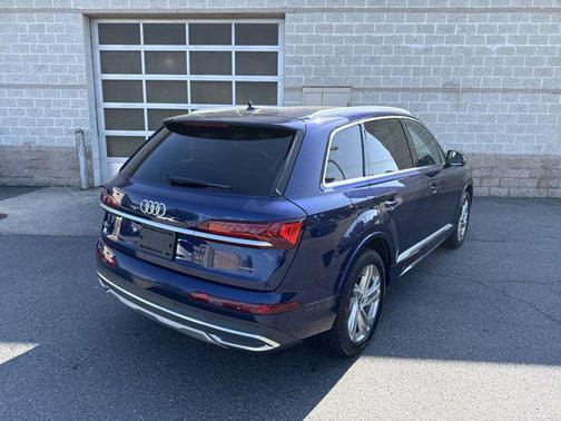 2022 Audi Q7 45 Premium Plus