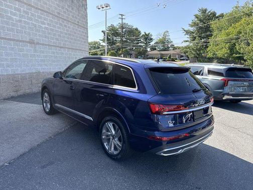 2022 Audi Q7 45 Premium Plus