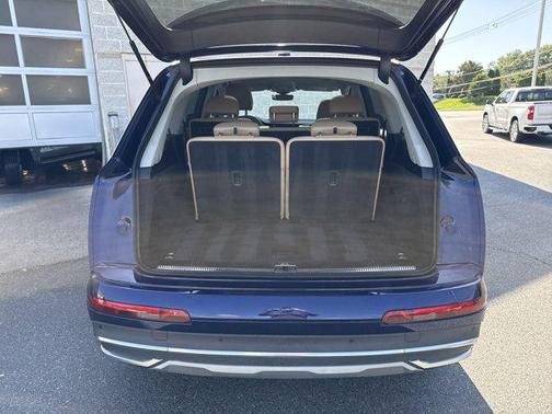 2022 Audi Q7 45 Premium Plus
