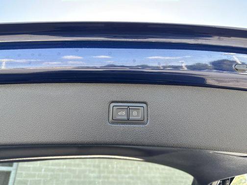 2022 Audi Q7 45 Premium Plus