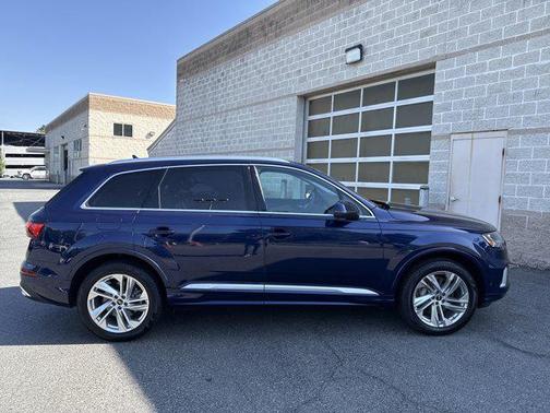 2022 Audi Q7 45 Premium Plus