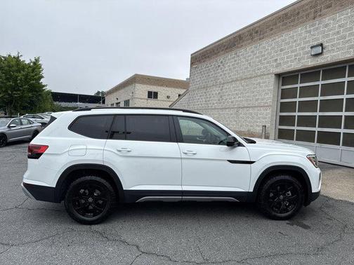 2025 Volkswagen Atlas 2.0T Peak Edition